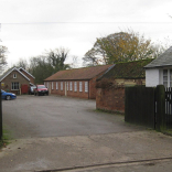 estate-yard-entrance-004